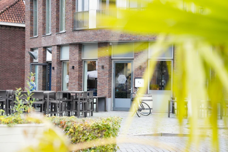 Voorzijde bij Inge lunch en meer in de Piushaven